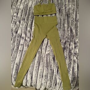 NWOT 2 PIECE PLT ACTIVE SET/ LOUNGE SET SIZE SMALL